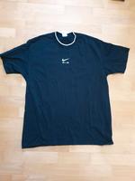 Nike T-Shirt Schwarz mit weißem Kragen Gr. L Stuttgart - Degerloch Vorschau