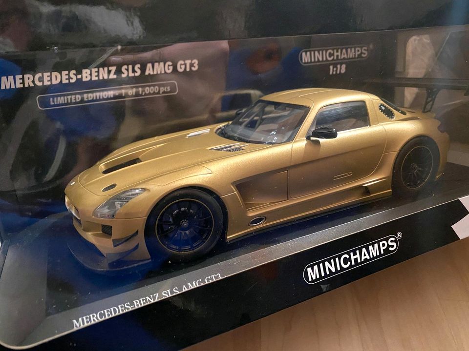 Minichamps Mercedes AMG SLS GT3 gold 1:18 Ovp Modellauto in Zwinge