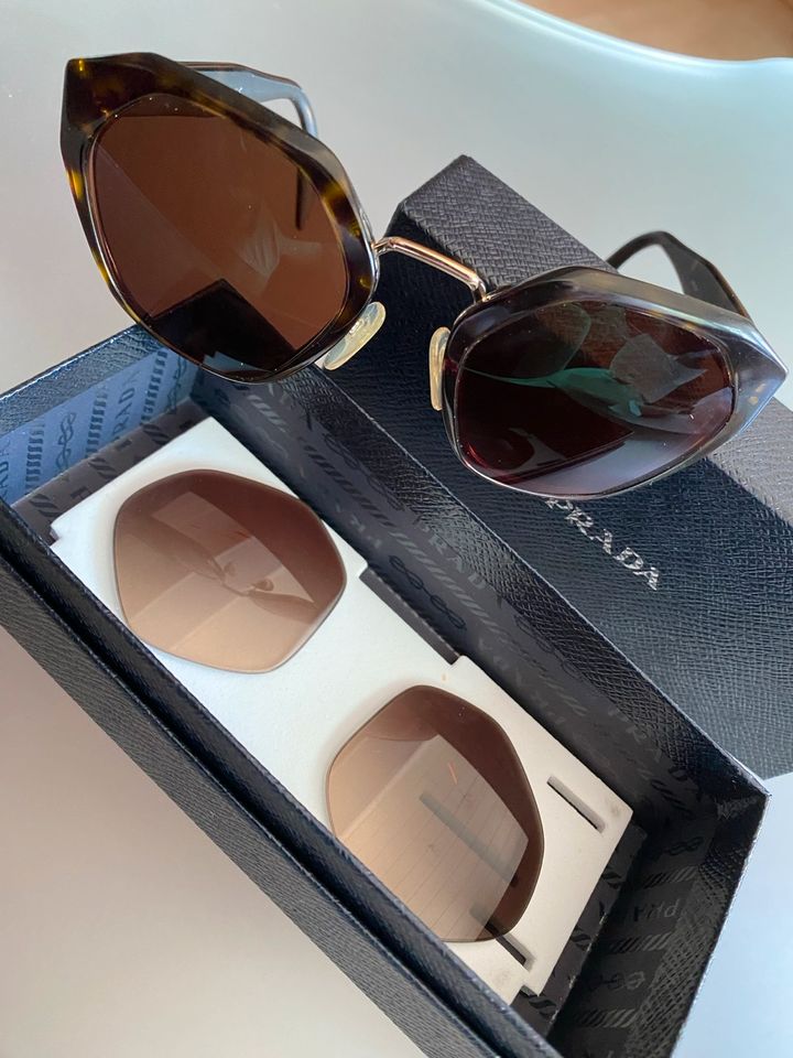 PRADA❣️Sonnenbrille Original mit Etui in Darmstadt