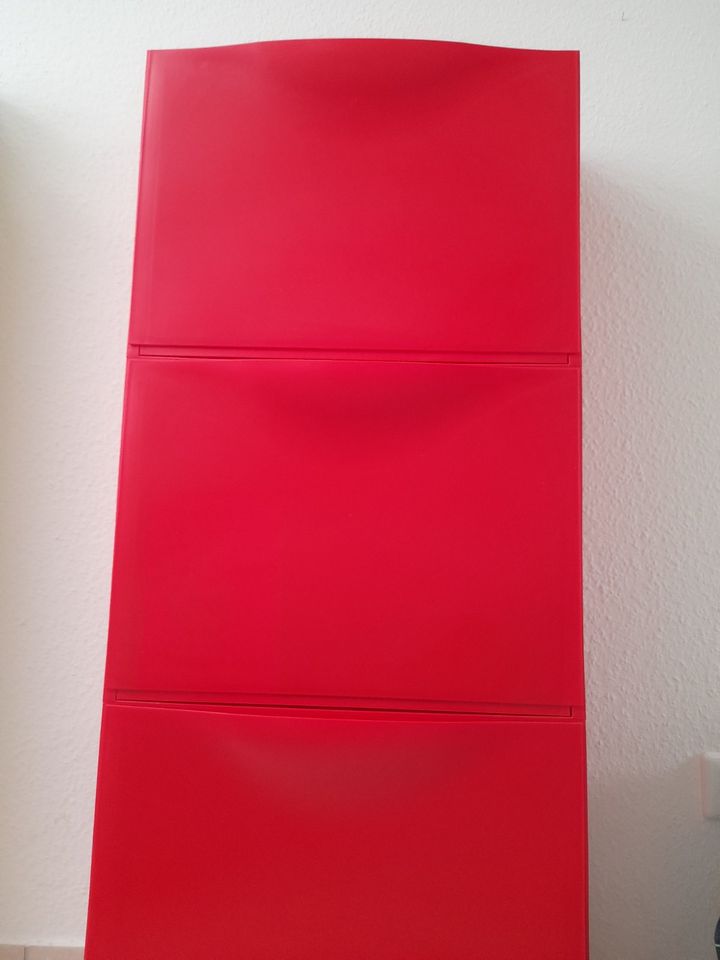 Ikea Trones - 2 x grün, 1 x rot, 1 x schwarz, 1 x weiß, je in Gondelsheim