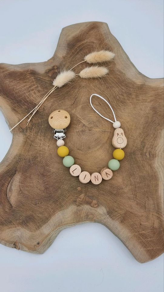 Schnullerkette mit Namen Regenbogen personalisiert Geschenk Baby in Wienburg