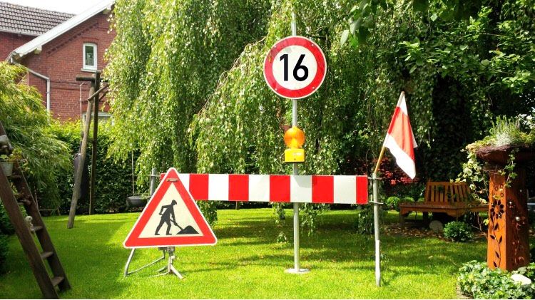 Schilderverleih zum 16. Geburtstag (BAUSTELLE) Geburtstagsschild in Westoverledingen