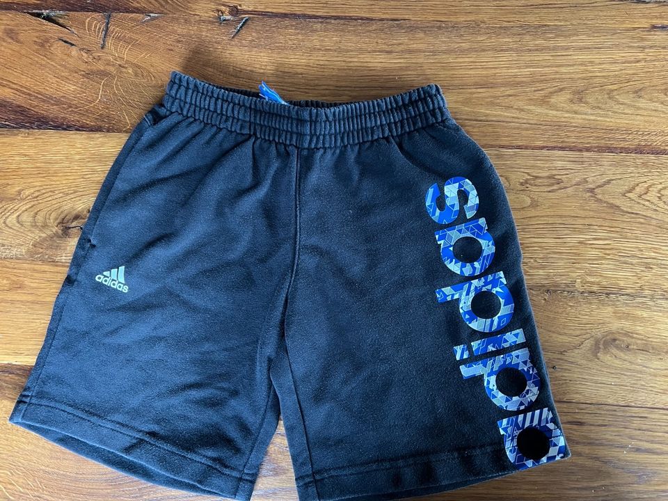 Adidas kurze jogginghose sale