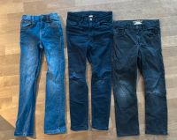 Vertbaudet u. H&M Jeans m. Fehlern Loch Knopf blau schwarz Gr 128 Hessen - Bad Nauheim Vorschau