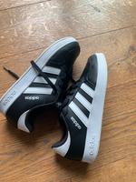 Adidas Schuhe sneaker Größe 38 schwarz Hessen - Pohlheim Vorschau