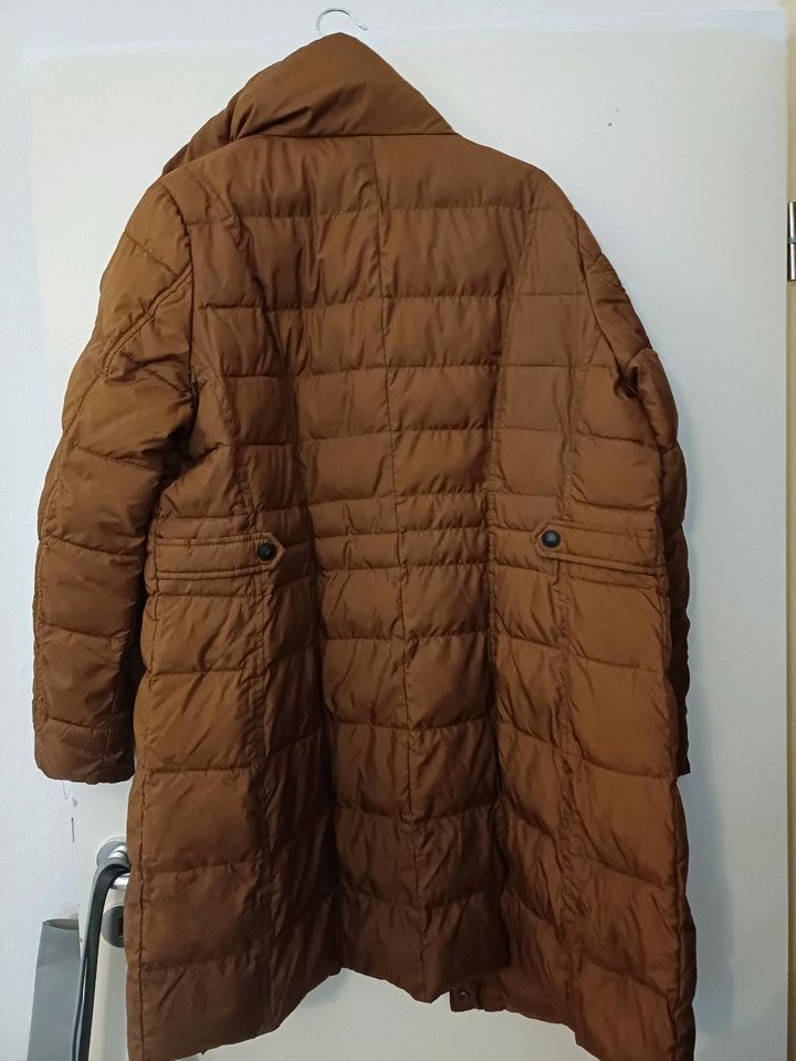 Winterjacke mit Kaputze XL in Berlin