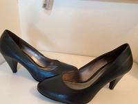 NEU- Görtz-Sandra-Klassik-Pumps, schwarz Leder-Gr.40-NP € 89,99 Hessen - Erbach Vorschau
