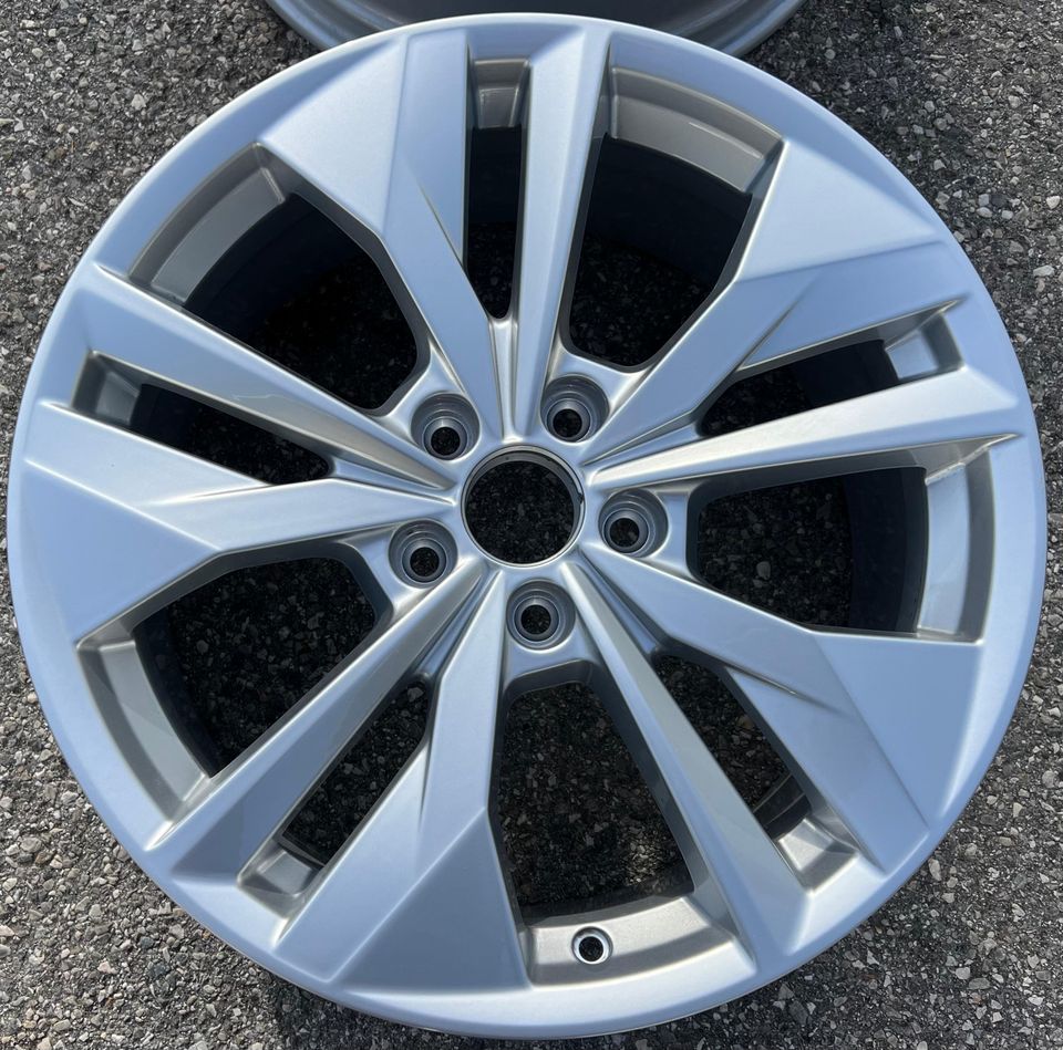 1 X ORIGINAL 18" ALUFELGE AUDI A3 S3 8Y 8Y0601025AC 7,5x18  #1FAF in Bad Tölz