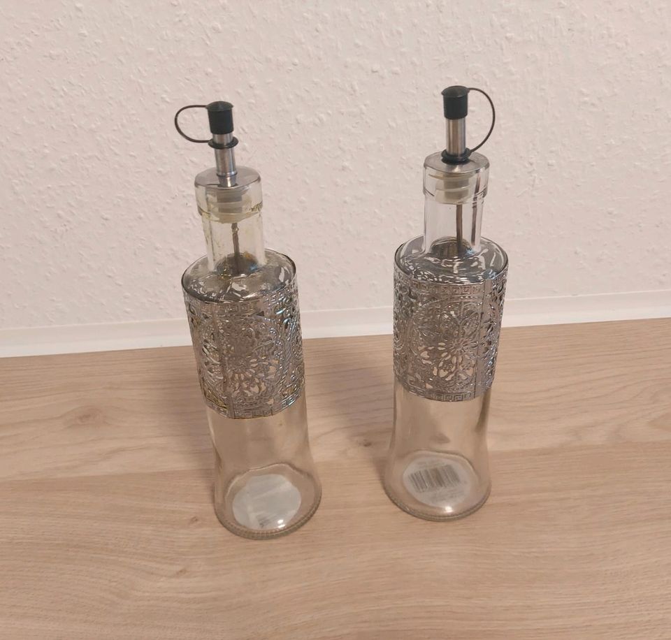 2 Öl Flaschen aus Glas in Alsdorf