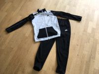 Nike Anzug Trainingsanzug 2 Teile Jacke & Hose Gr 158/170 XL Hessen - Fulda Vorschau