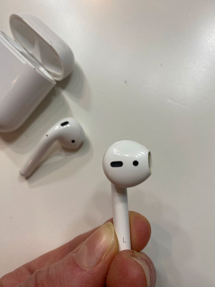 Airpods mit Hülle und Originalverpackung in Steinhagen