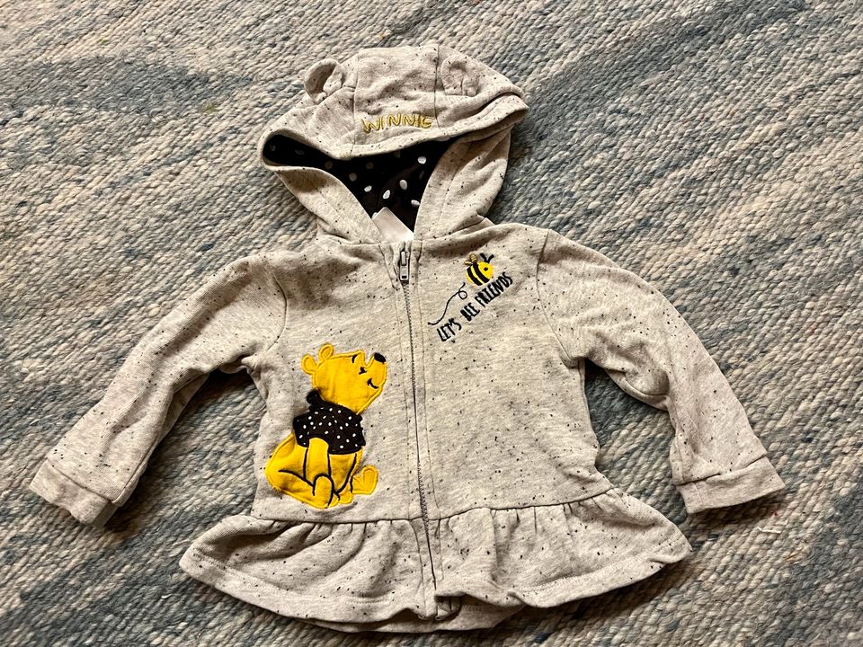 Sweatjacke Winnie Puh 74 - wie Neu in Oberding