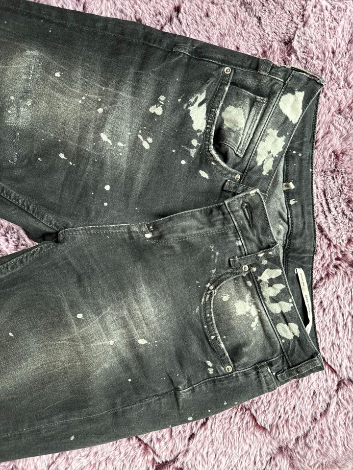 Zara Jeanshose schwarz mit weißen Sprenkel Gr. 38 in Düsseldorf