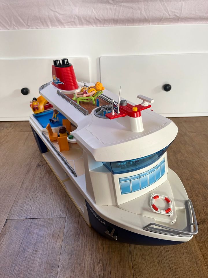 Kreuzfahrtschiff-Playmobil in Gnoien