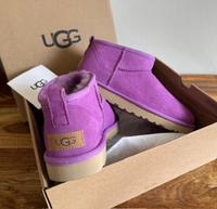 UGG Australia Boots Classic Ultra Mini Gr. 37 mit Karton NEU Brandenburg - Oberkrämer Vorschau