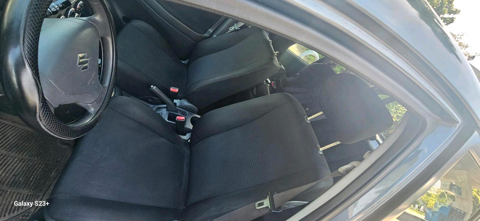 Abbildung des Autos Suzuki Liana mit TÜV