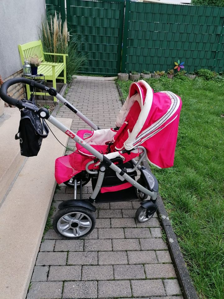 Kinderwagen Himbeer-Farbe in Dortmund