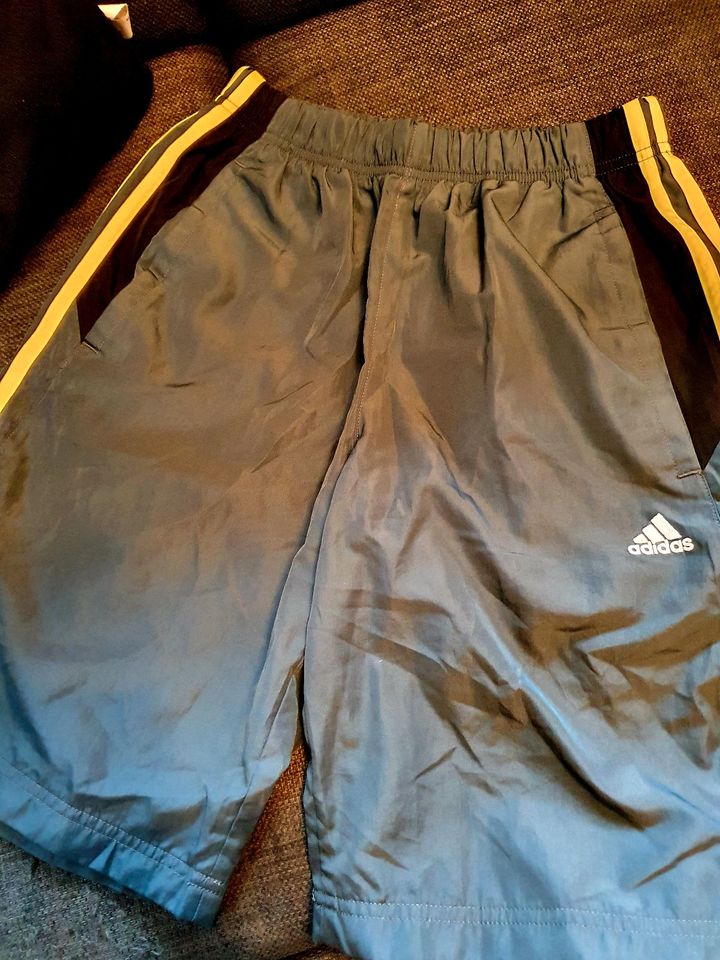 Adidas Shorts Sportshorts kurze Hose Gr.176 Sporthose in Bredstedt