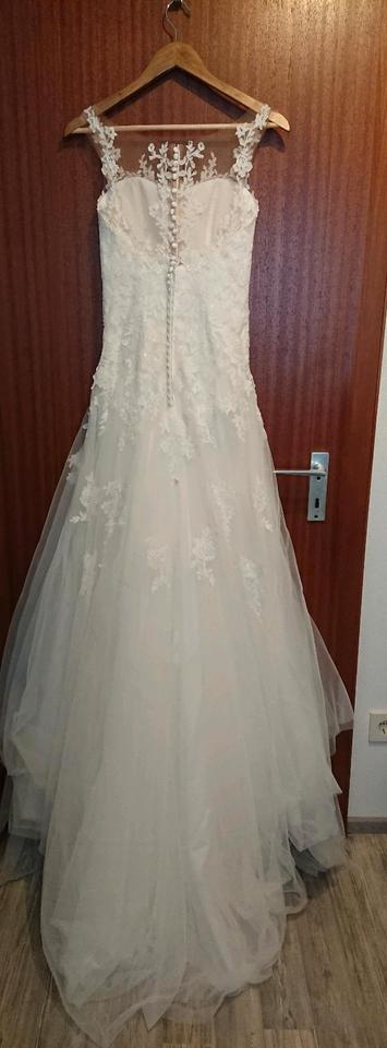 Brautkleid von Lilly in 34/36 mit Jäckchen, Tasche und Haarreif in Ottweiler