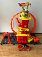 Hot Wheels Feuerwehrwache+Auto-Top Zustand Düsseldorf - Rath Vorschau