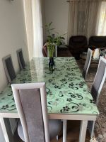 Moderner Esstisch mit Stühlen - Perfekt für gesellige Mahlzeiten Hessen - Karben Vorschau