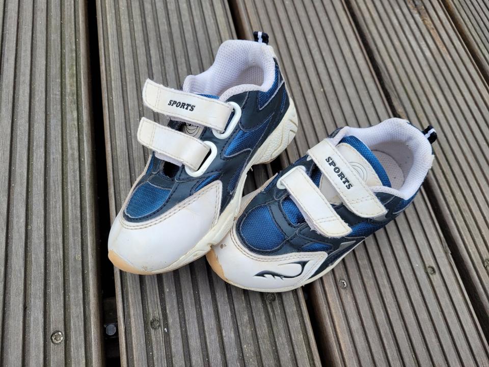 Sportschuhe, Turnschuhe mit Klettverschluss weiß blau Gr. 25 in Zerbst (Anhalt)