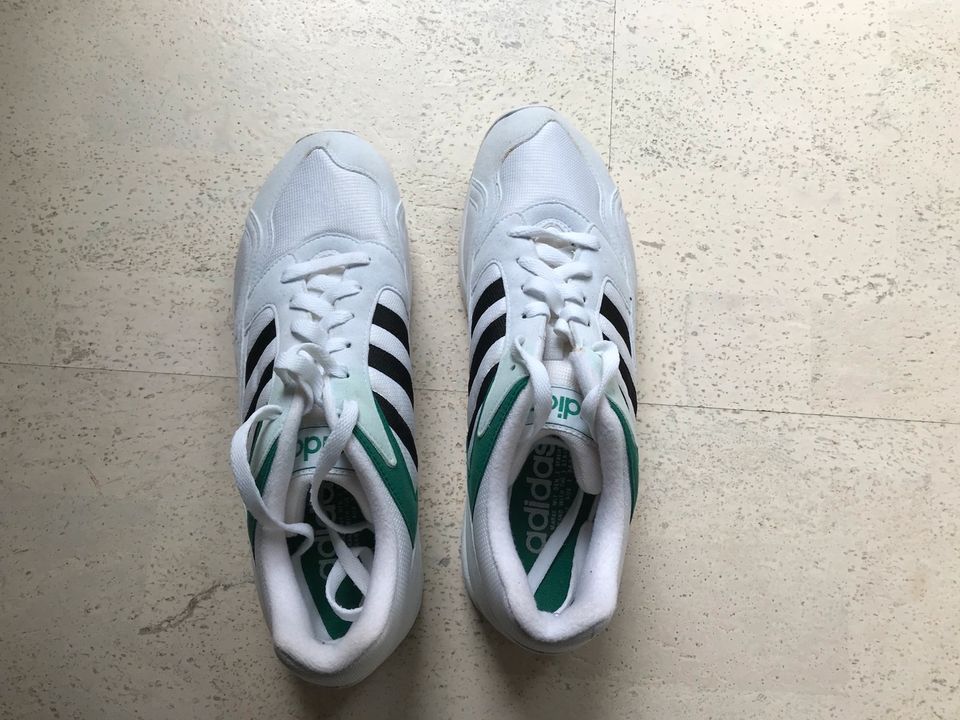 Adidas Sportschuh in Breitungen