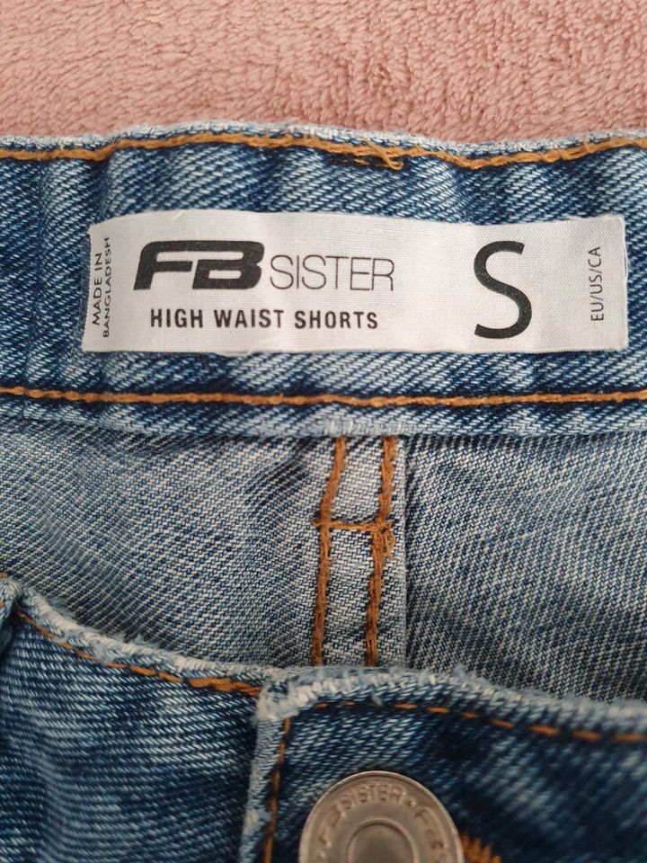 Damen Jeansshorts Gr. S in Dortmund