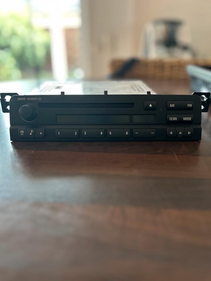 BMW e 46 Radio mit CD plus Anbauteile Mittelschacht / Konsole in Wathlingen