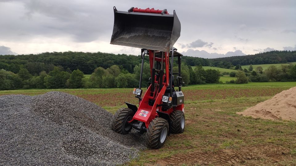 Radlader, Hoflader, Kompaktlader KARL 807 / 906, SOFORT VERFÜGBAR, inkl. Schaufel + Palettengabel, auch mit Euro-Aufnahme verfügbar, Lieferung möglich, Farbe: schwarz, kein Kubota, JCB, Weidemann in Oberthulba