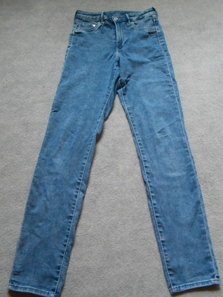 Jeans Jeggings Hose blau Jeanshose Gr. W28 L32 bzw. Gr. 36 in Brakel