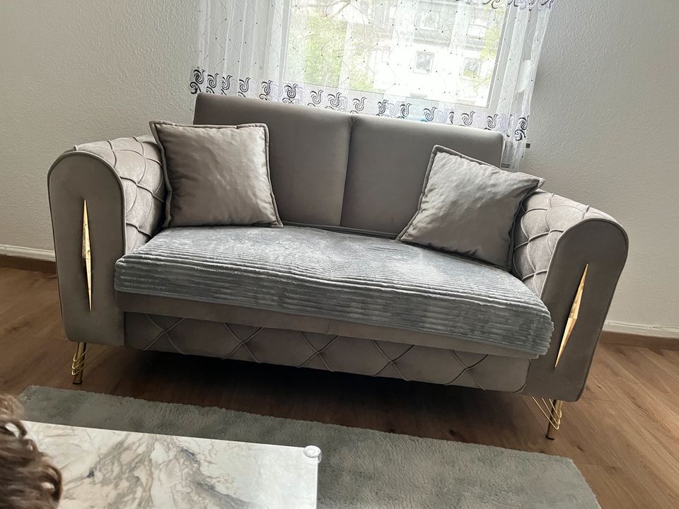 Sofa 3+2 mit schlaffunktion in Troisdorf