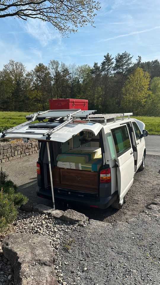 VW Bus liebevoll ausgebaut T5 Wohnmobil in Kronach
