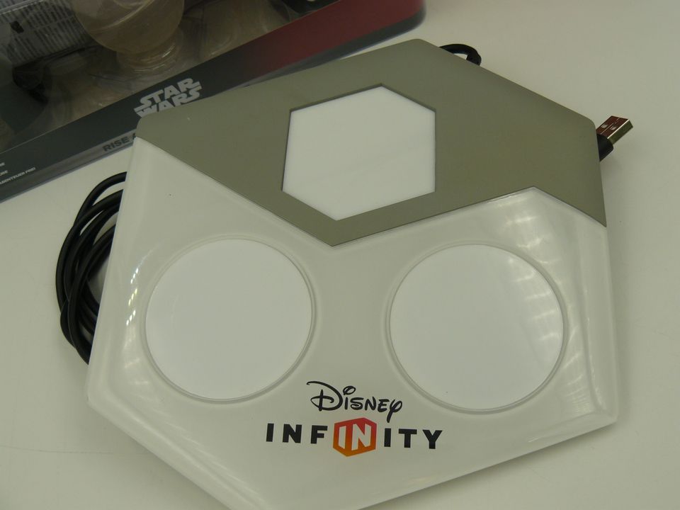 DISNEY INFINITY 3.0 | SONY PS4 | SPIEL+WELT +FIGUREN + PLATTFORM in Dresden