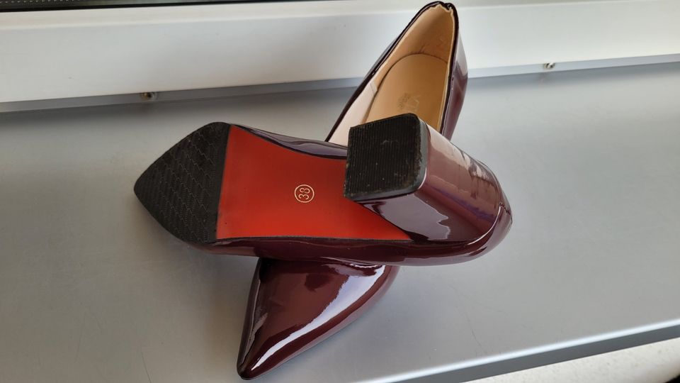 Damen Pumps, Farbe Bordeaux, Lack, Absatz 6 cm, Gr. 38, NEU !!! in Berlin