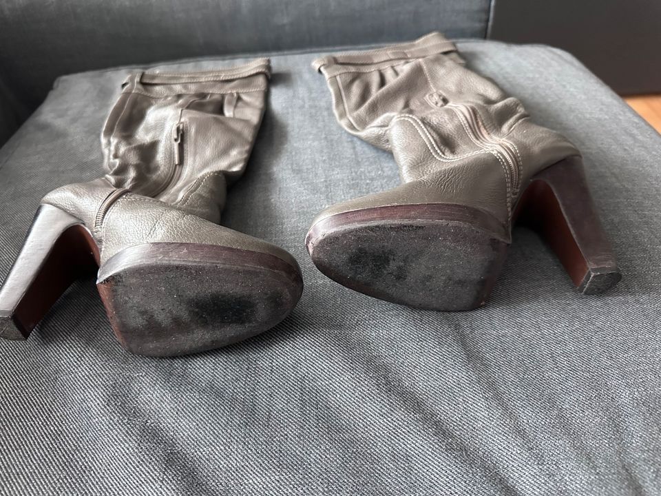 Romantische Lederstiefel von Zara in Fulda