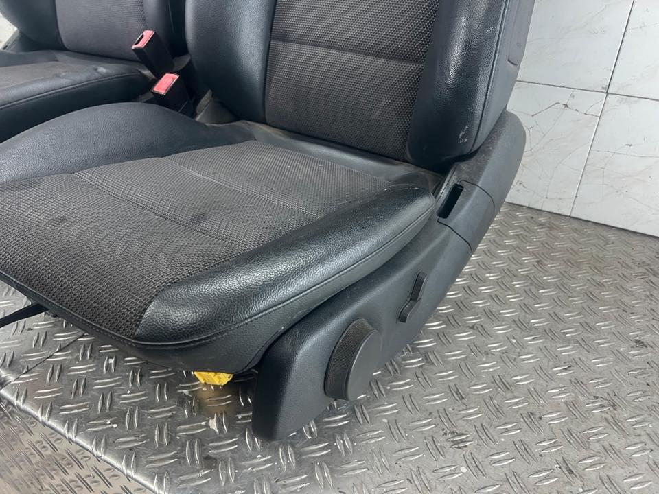 Fahrersitz Beifahrersitz Sitze vorne Mercedes C-Klasse W204 in Remscheid