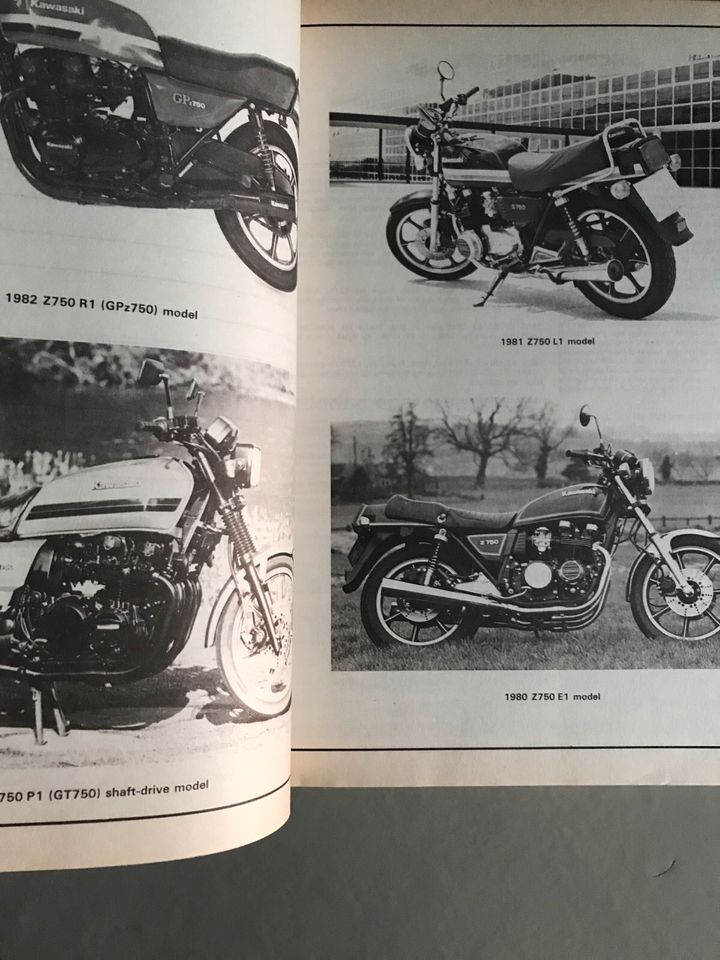 Kawasaki Reparatur Handbücher 2 Stück siehe Bilder in Meßstetten