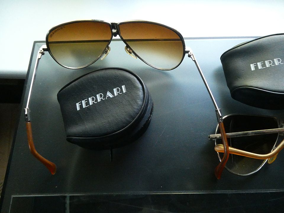 2 Vintage Klapp-Sonnenbrillen von Ferrari in Lübeck