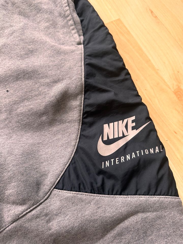 Nike Jogginghose - grau in M in Berlin