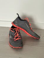 Nike Free TR Fit 4 Sportschuhe Damen Gr. 39 Nordrhein-Westfalen - Lüdenscheid Vorschau