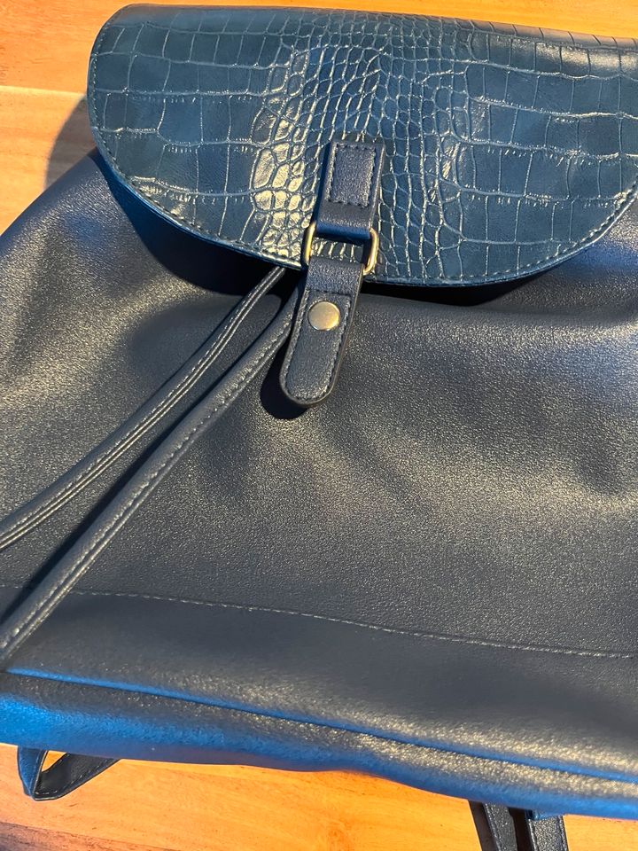 Rucksack blau inklusive Geldbeutel und Handyhandtasche,NEU in Kyllburg