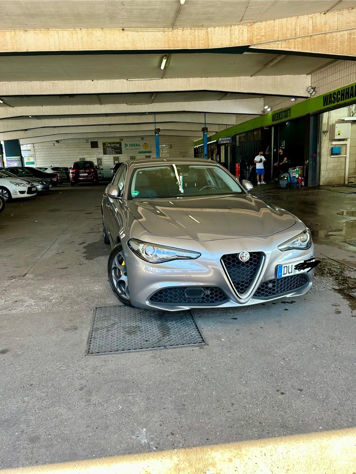 Abbildung des Autos Alfa Romeo Giulia scheck…