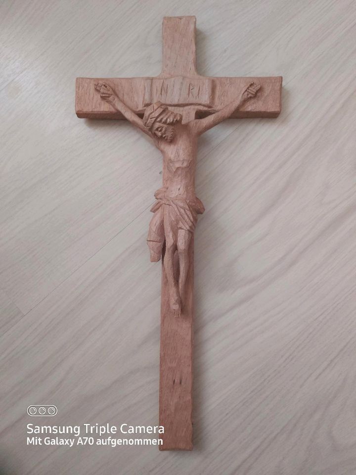 Jesuskreuz Kreuz Kruzifix Holz Gott Jesus Christus Ostern in Niederorschel