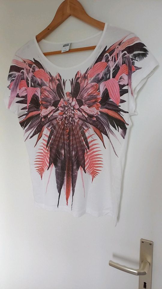 Oberteil kurzarm Shirt weiß Federn Blumen Hippie Boho 36 in Frankfurt am Main