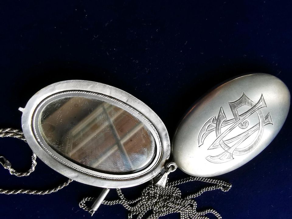 Silber Medaillon Amulett Armband Brosche Kette mind.103Jahre alt in Halberstadt