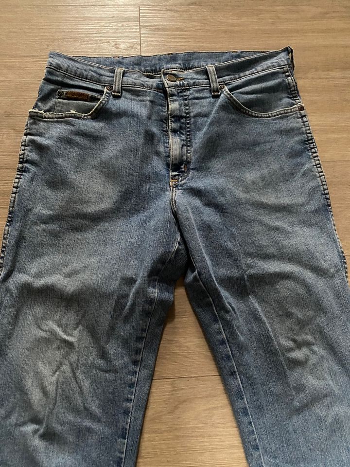 4 Brax & Wrangler Herren Hosen Jeans Cord Texas Stretch Gr. 34/30 in Gelsenkirchen