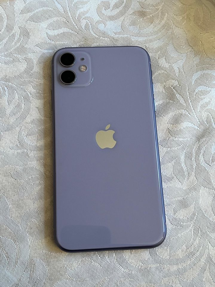 iPhone 11 128 GB Purple in Berlin