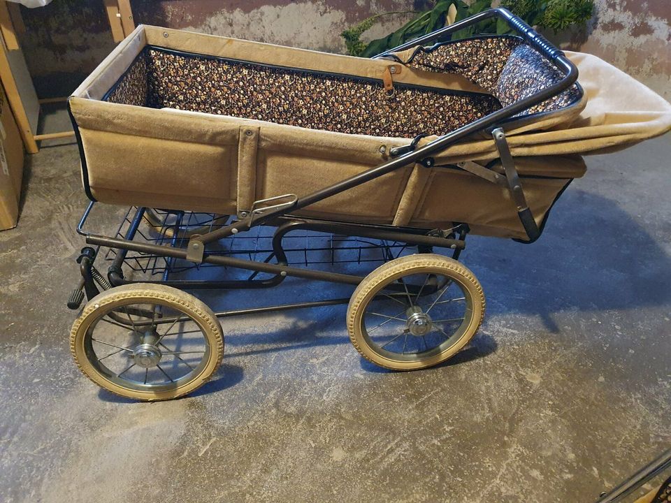 Retro - Kinderwagen in Iden