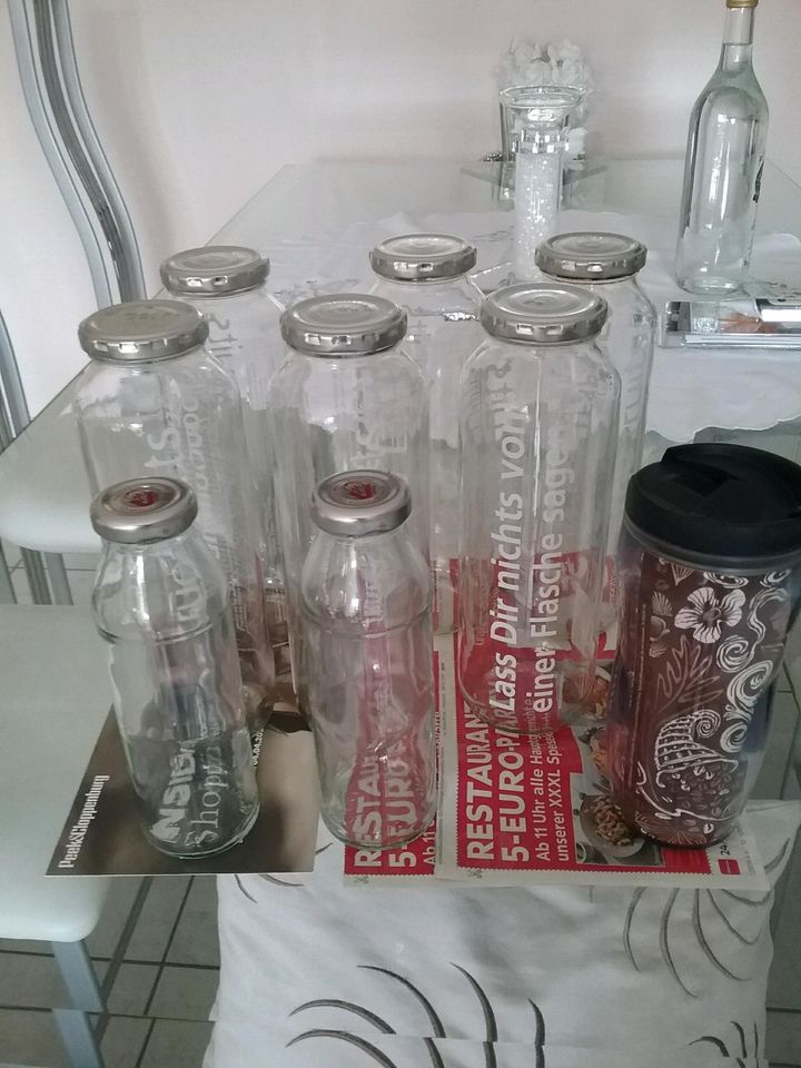 20 Glasflaschen 1 L, mit Verschluss und andere Flaschen in Essen